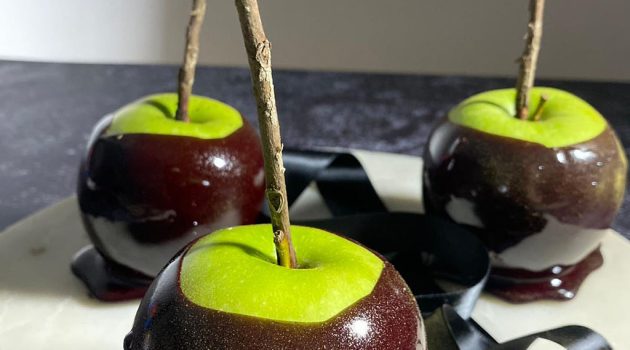 Halloween toffee apples